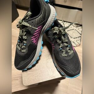 Saucony Black and Pink Women's Sneakers with Blue Accents